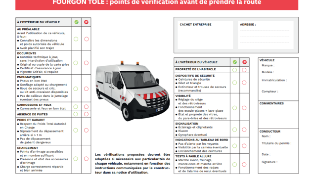 Je vérifie le fourgon tôlé avant de prendre le volant